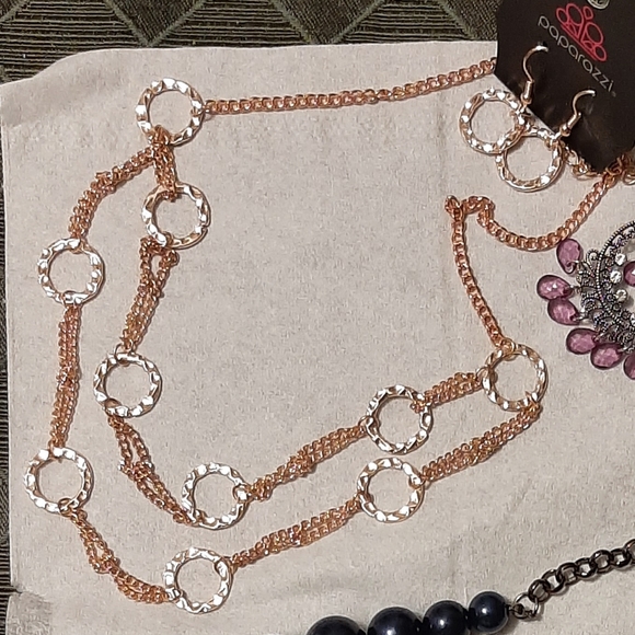 ■ 🏷 Paparazzi jewelry Goldtone Ring-Chain Necklace & Earrings Set - Picture 4 of 7